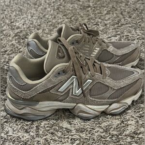 New Balance 9060 in mushroom/timberwolf size 8.5